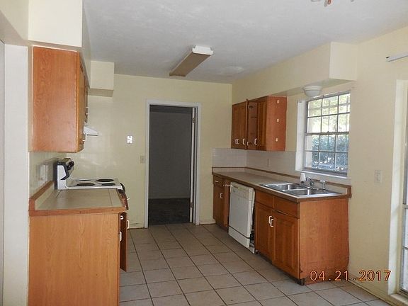2nd image of 2928 NE 16th Ter