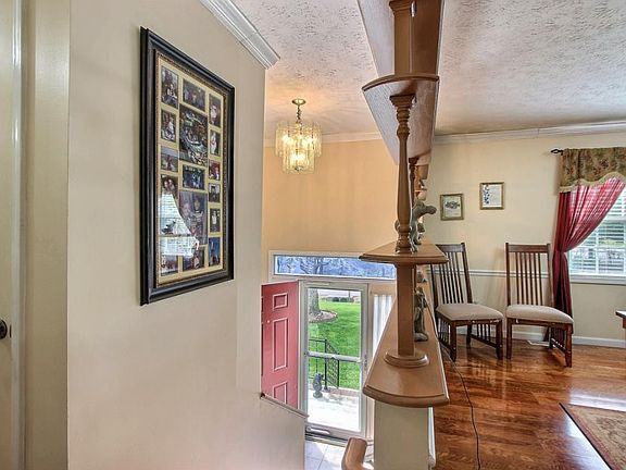 4th image of 204 Tipton St