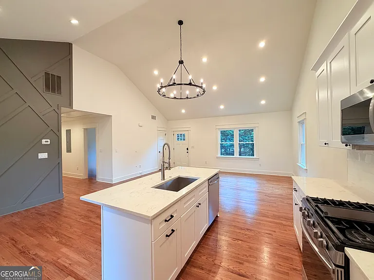 3300 Ridgecrest Rd SE — Photo 3