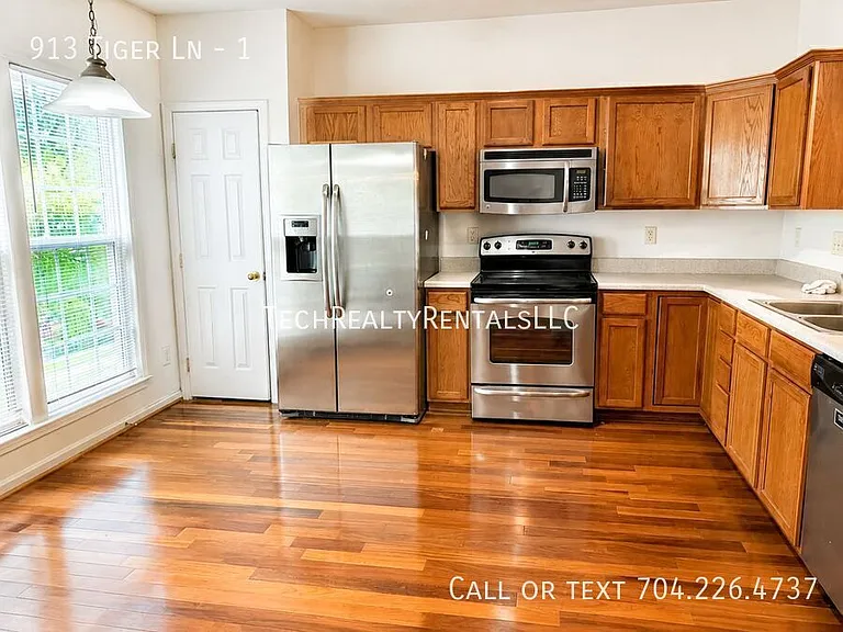 913 Tiger Ln #1 — Photo 7