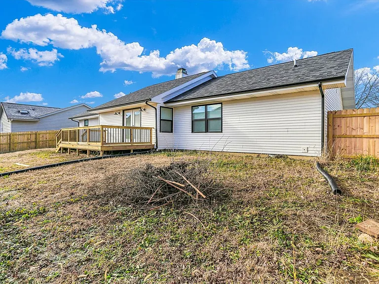 4011 Danbury Dr — Photo 24