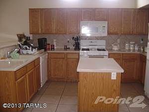 Deluxe Kitchen with Center Island!