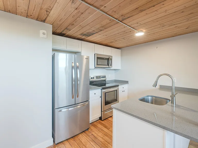 556 Atwells Ave — Photo 26