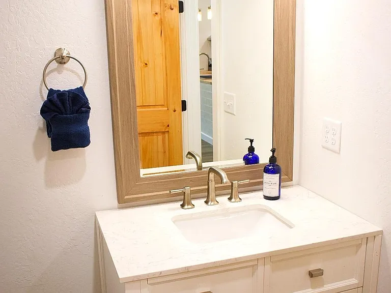 1007 Campbell St — Photo 18