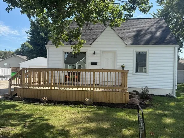 1356 Stratford St, Barberton, OH 44203