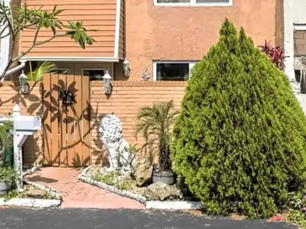 7423 NW 75th St, Tamarac, FL 33321