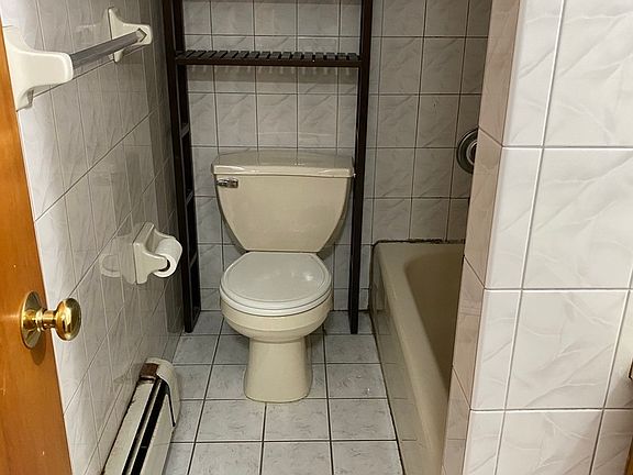 5th image of 4309 52nd St APT 3D