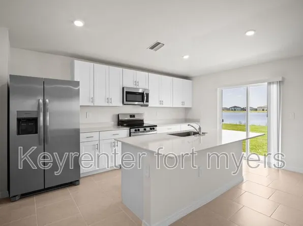 17633 Paradiso Way, North Fort Myers, FL 33917