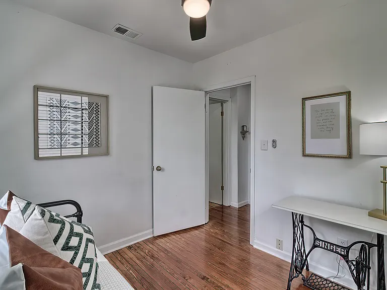2408 Lincoln St — Photo 23