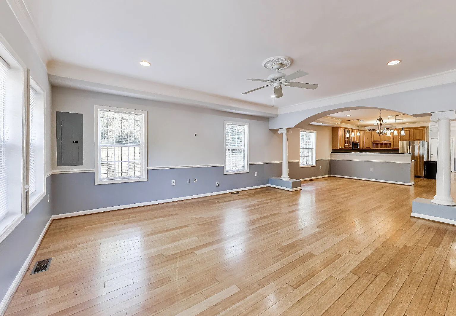 4 bed, 3.5 bath, 3569 sqft, $5,500 — Photo 2