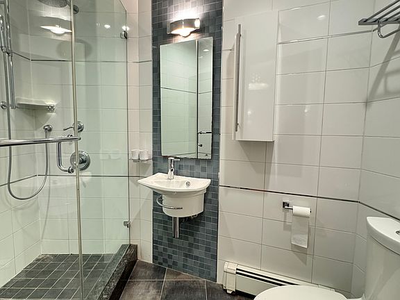 4th image of 2750 Broadway #3S