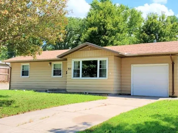 925 Cedar St, Junction City, KS 66441