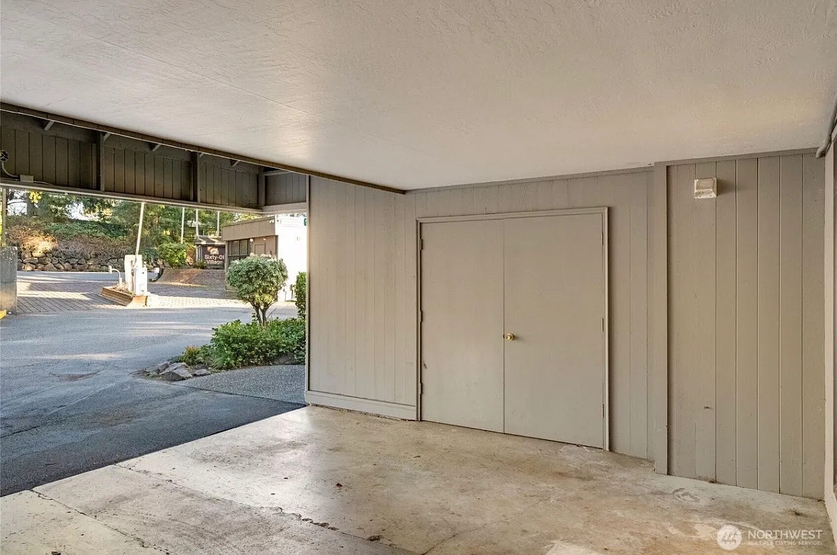 2 bed, 1.5 bath, 1060 sqft, $2,700 — Photo 2