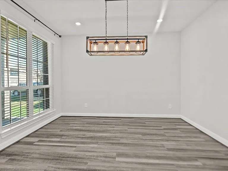13814 Russell Ct — Photo 11