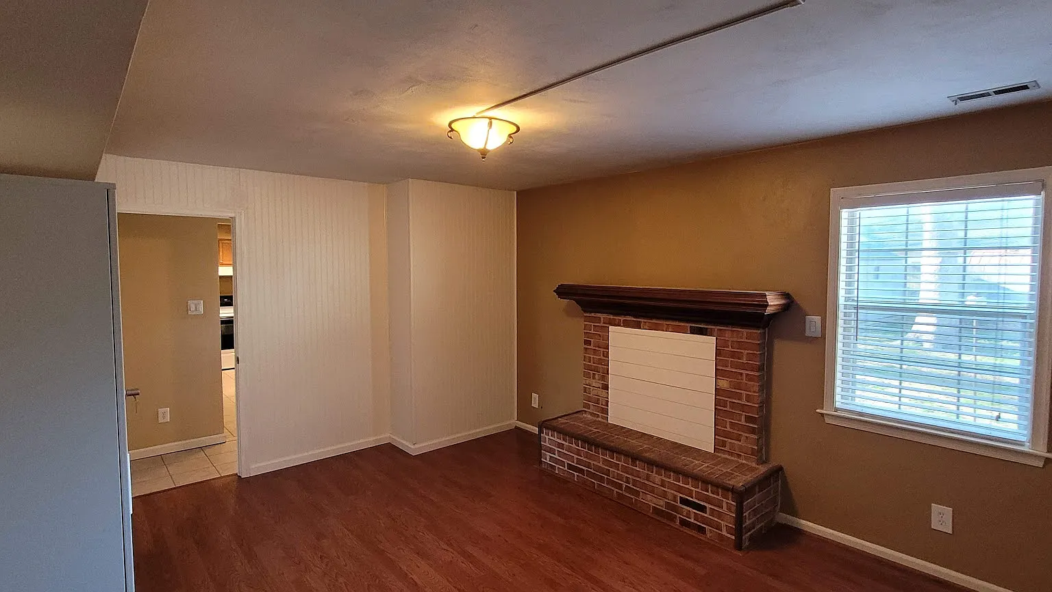 5 bed, 2.5 bath, 1476 sqft, $850 — Photo 3
