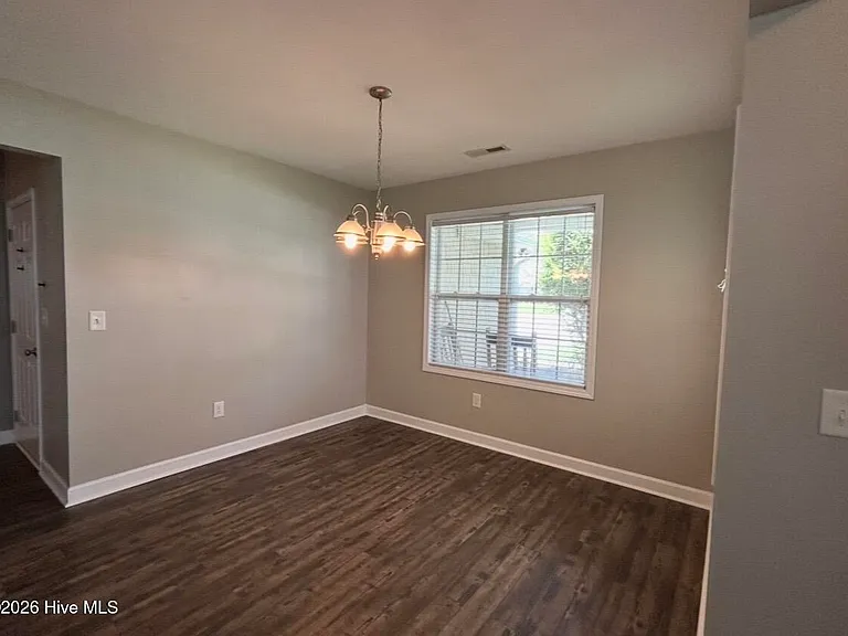 105 Lantana Ln — Photo 3