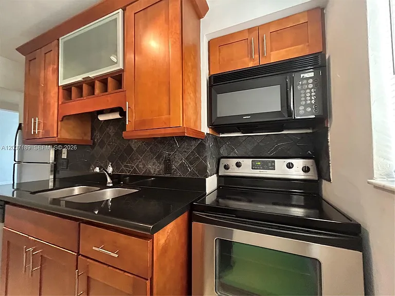 2880 Pine Tree Dr #5 — Photo 1