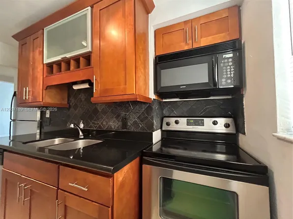 2880 Pine Tree Dr APT 5, Miami Beach, FL 33140