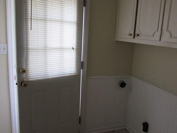 4th image of 4864 Fairview Ct