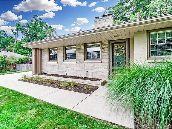 5th image of 265 Napoleon Dr