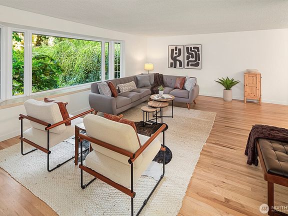 3rd image of 19219 51st Avenue NE