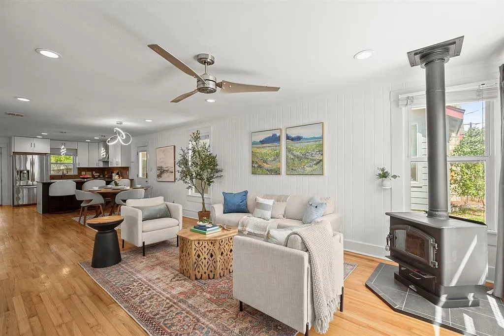 3 bed, 2.0 bath, 1417 sqft, $3,250 — Photo 3