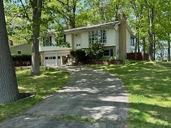 2833 Woodhams Ave, Portage, MI 49002