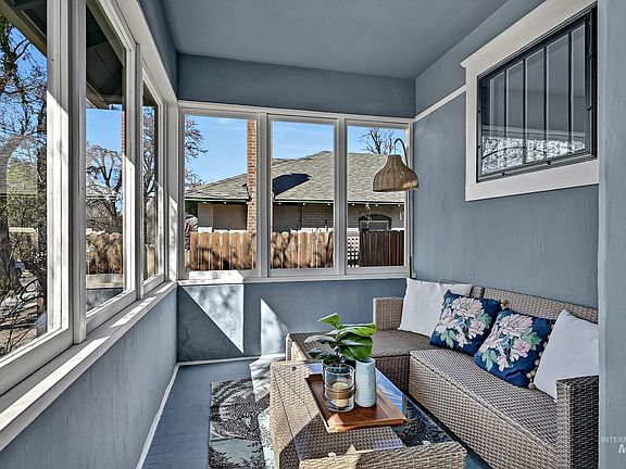 5th image of 408 W Resseguie St