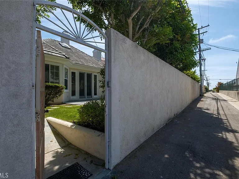 717 Avenue A — Photo 13