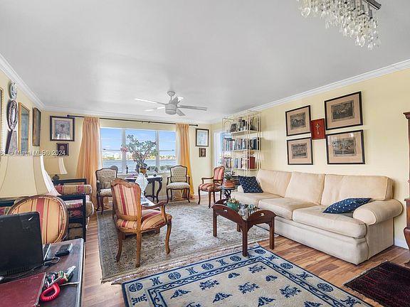 3rd image of 1502 S Lakeside Dr APT 112