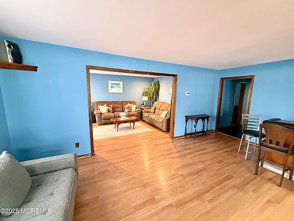 4th image of 411 Woodland Ave