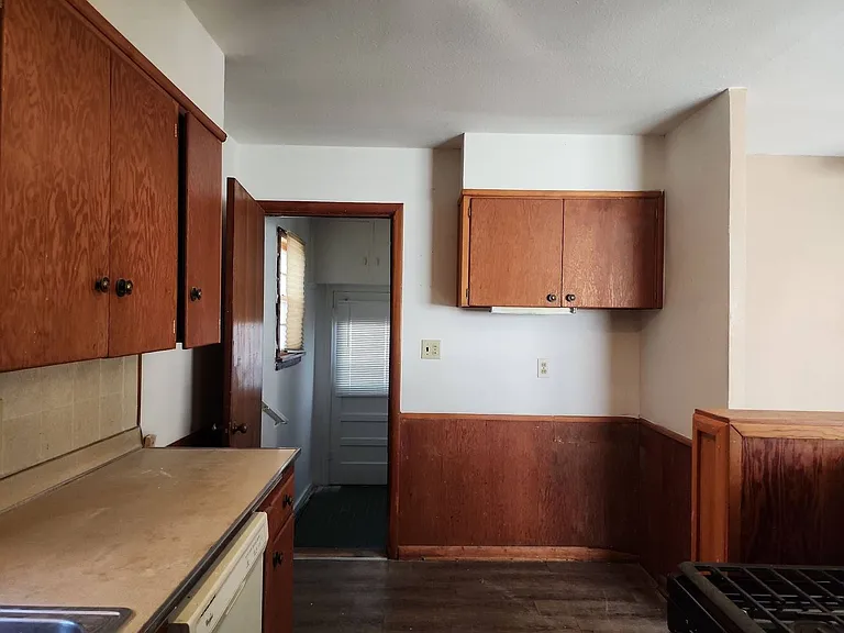 1216 NW 84th St — Photo 17
