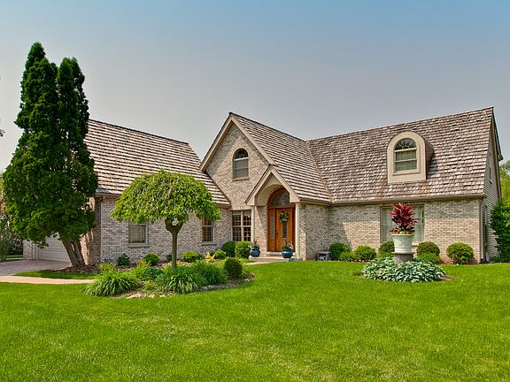 2nd image of 3804 Brett Ln
