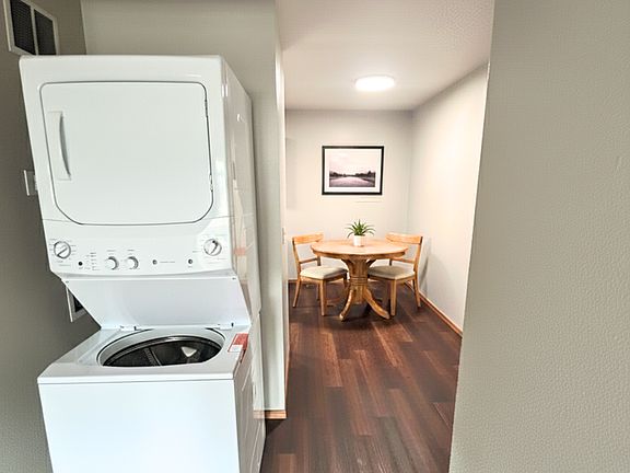 2nd image of 50 Fox Run Ln #200-I