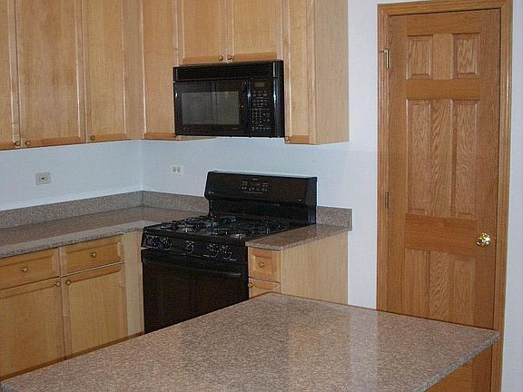 3rd image of 2531 N Southport Ave APT 2