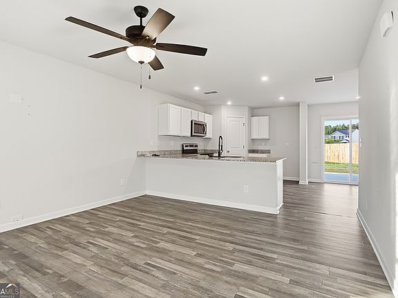 3rd image of 154 Catalpa Rd