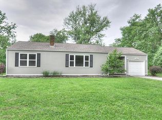 7616 Mackey St, Overland Park, KS 66204