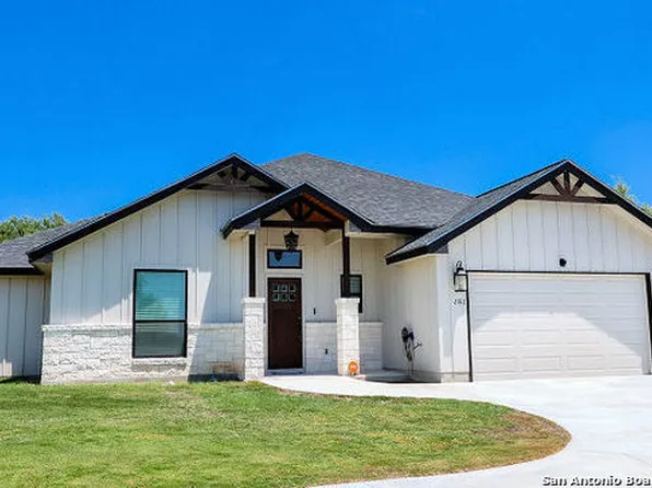 2102 Owens Ave, Three Rivers, TX 78071