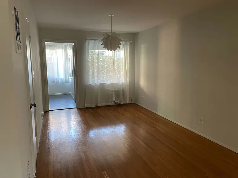 295 W California Blvd — Photo 15