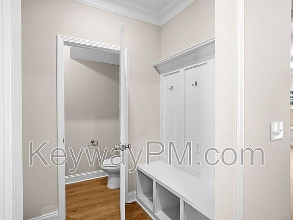 5th image of 3079 Venetian Dr