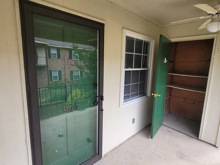 544 Wimbledon Ct — Photo 15