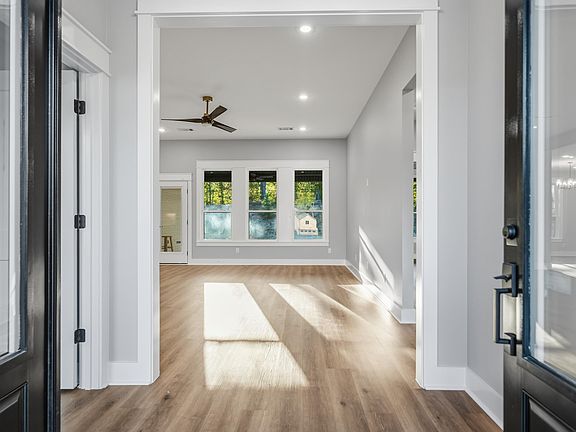 4th image of 121 Ridgeway Pl