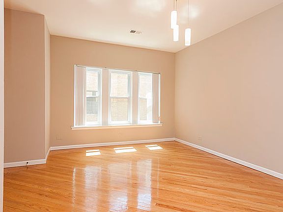 3rd image of 4411 N Sacramento Ave APT 2