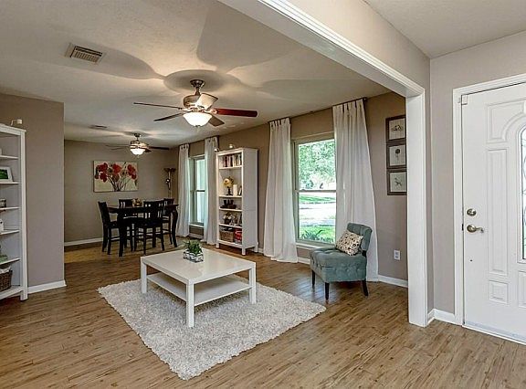 3rd image of 1818 Crooked Creek Ln