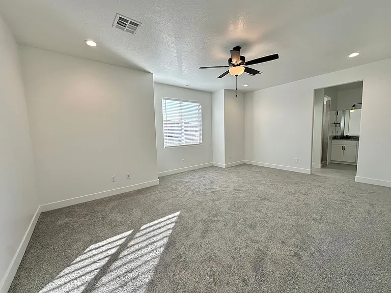 121 N 2480 W — Photo 9