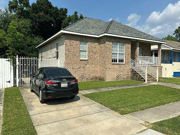3rd image of 8421 Edinburgh St