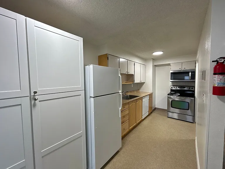 286 SW C St — Photo 7