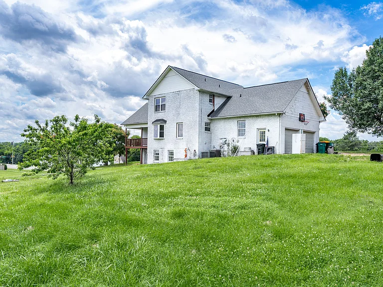 2718 Buckner Ln — Photo 4