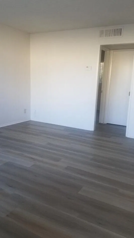 522 E Avenue Q5 — Photo 3