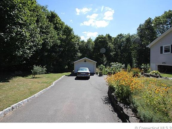 5th image of 30 New Castle Dr